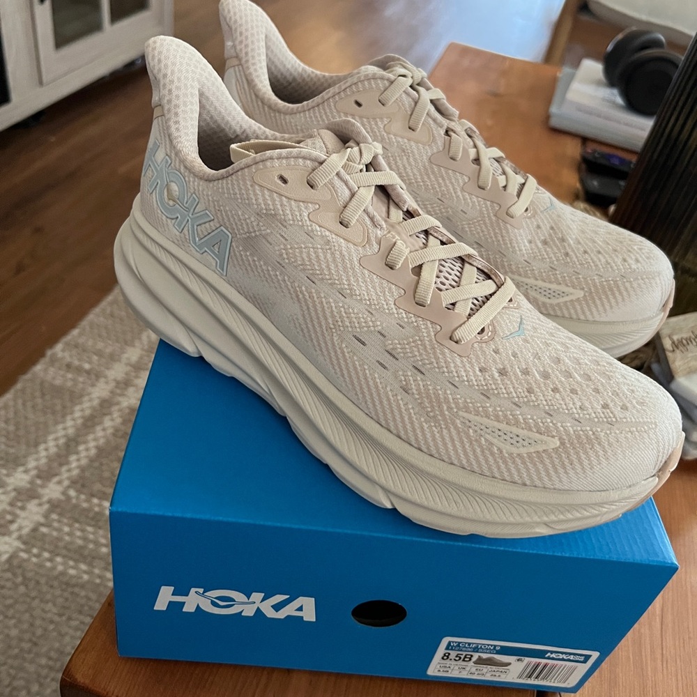 Women’s Hoka Clifton 9 Shoes (BRAND NEW)